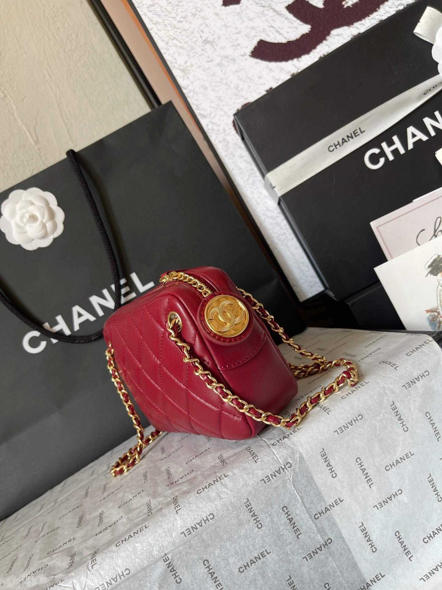 {Style No: 5GZMVTFY} CAMERA BAG 18 IN RED QUILTED LAMBSKIN DOUBLE C GOLD COIN - Image 8