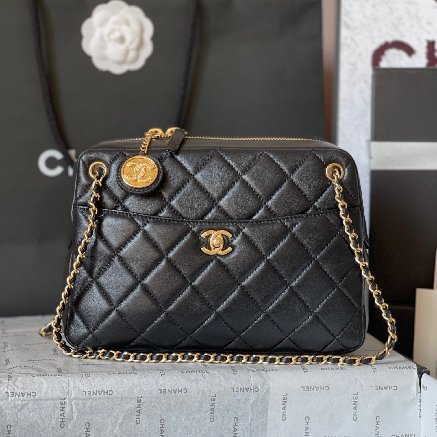 {Style No: JVXMQ29X} CAMERA BAG 24 IN BLACK QUILTED LAMBSKIN DOUBLE C GOLD COIN