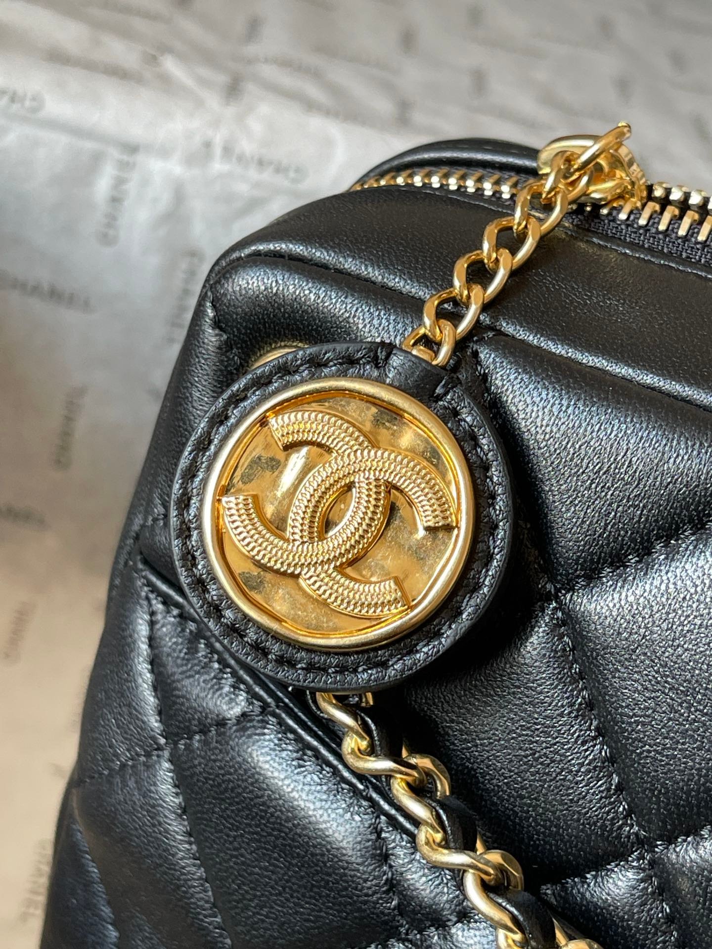 {Style No: JVXMQ29X} CAMERA BAG 24 IN BLACK QUILTED LAMBSKIN DOUBLE C GOLD COIN - Image 5