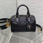 {Style No: PEQ9I3RW} GROOVE MINI 20 BAG IN BLACK LAMBSKIN