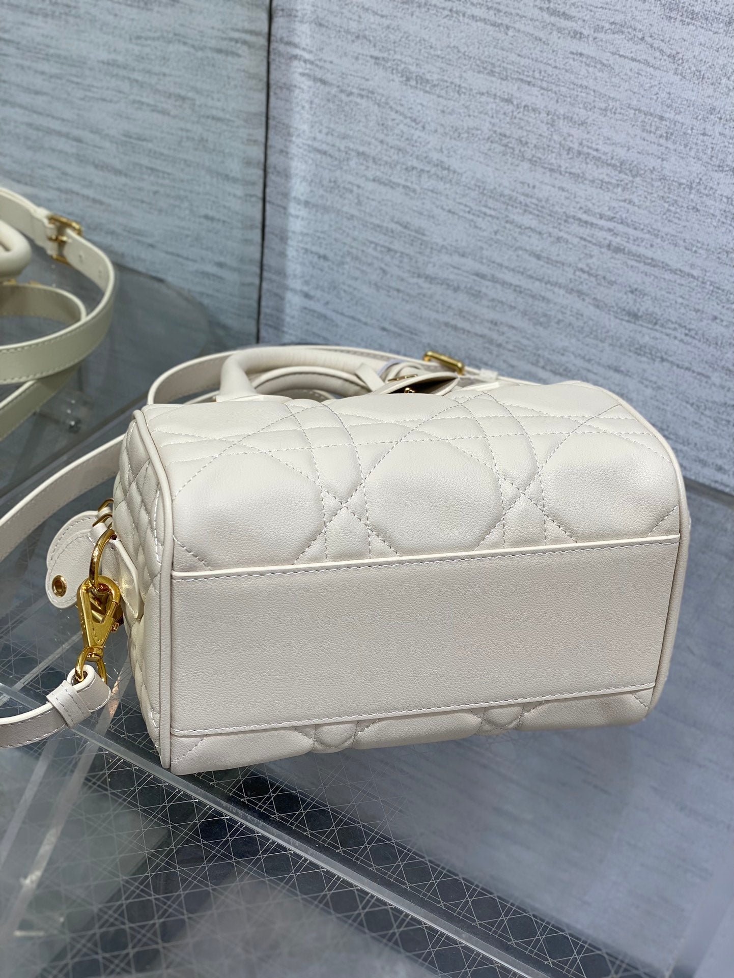{Style No: SFSNR68F} GROOVE 20 BAG IN WHITE CREAM LAMBSKIN - Image 9