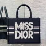 {Style No: AABOYW57} MEDIUM BOOK TOTE 36 IN BLACK MIX WHITE CANVAS 226507