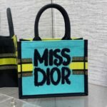 {Style No: NLEG2SB1} BOOK TOTE 26 IN COLORFUL CANVAS 226512