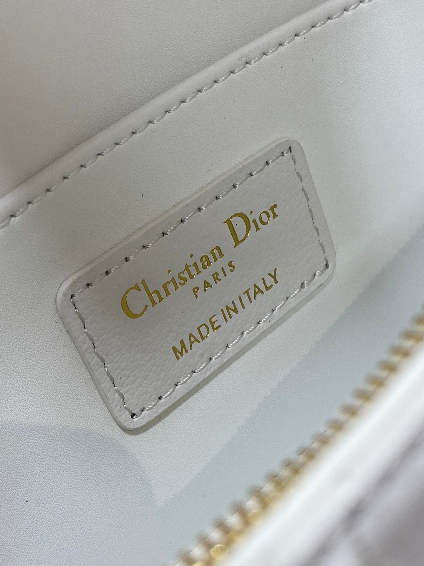 {Style No: UVO6S5RY} FLAP BAG 18 WHITE QUILTED ALLOVER CALFSKIN - Image 6