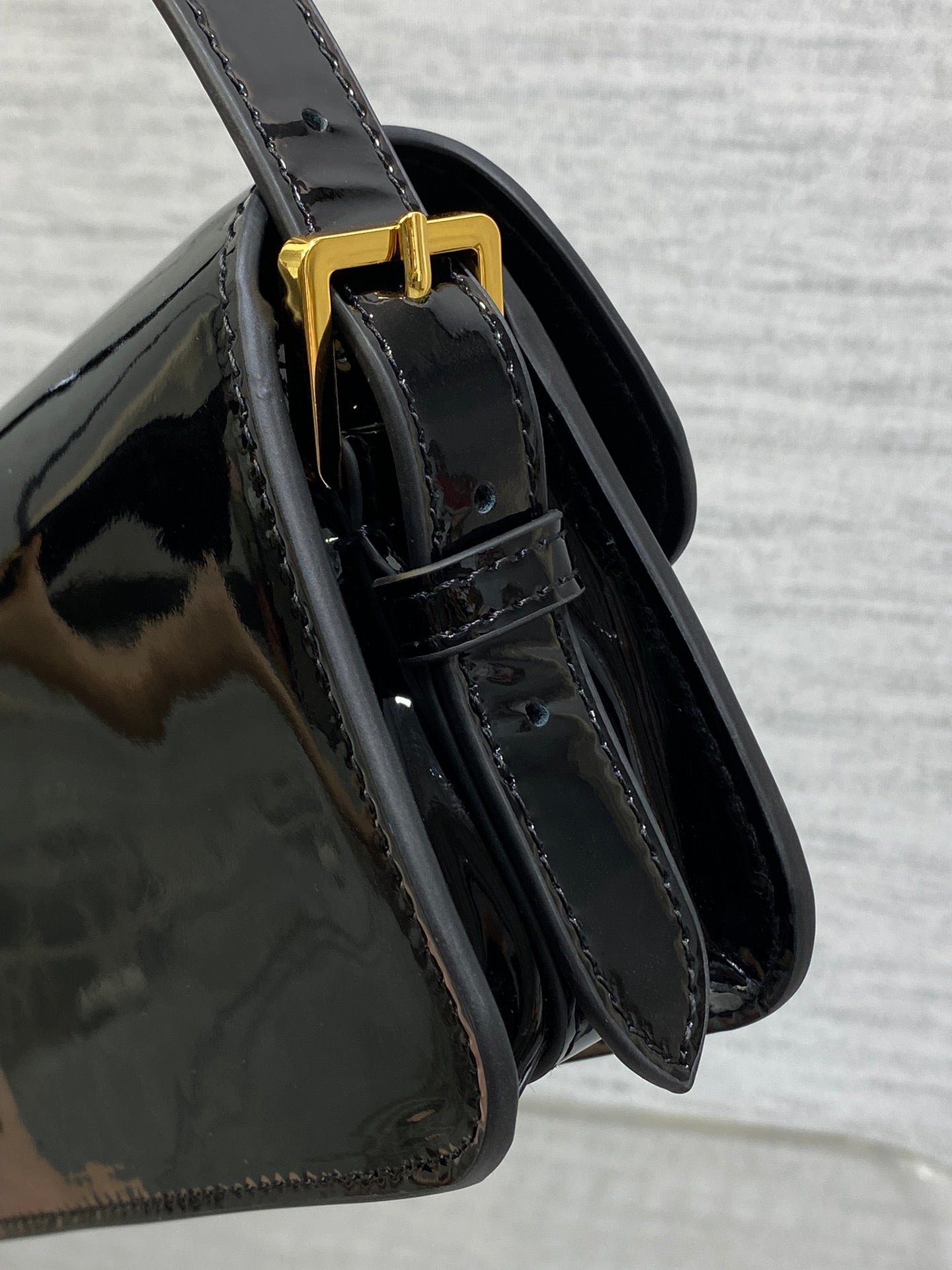 {Style No: ZGN48ZFO} FLAP BAG 18 IN BLACK PATENT CALFSKIN - Image 9