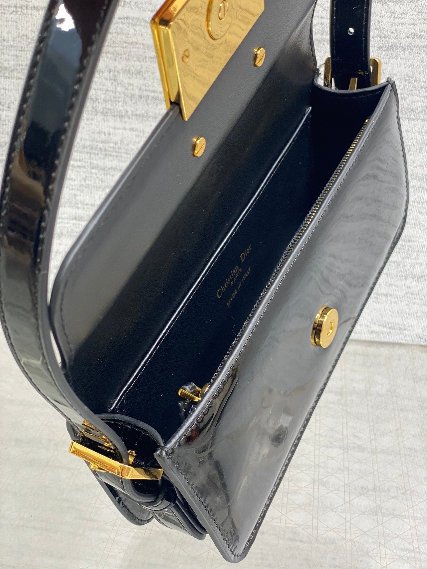 {Style No: ZGN48ZFO} FLAP BAG 18 IN BLACK PATENT CALFSKIN - Image 8