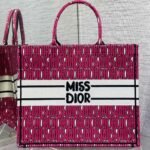 {Style No: 3UHVA4FQ} MISS LARGE TOTE 42 IN MAGENTA PURPLE CANVAS