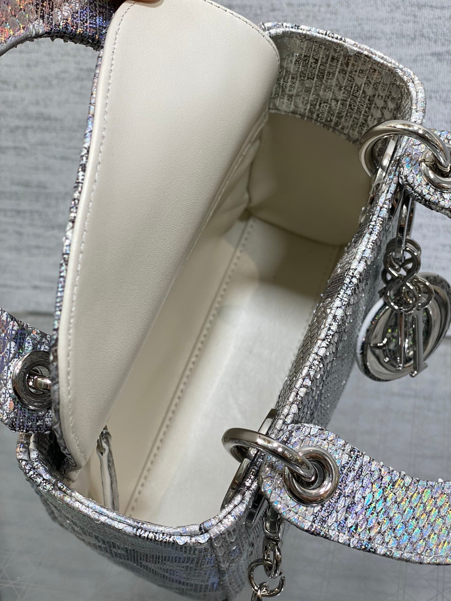 {Style No: OFJFDQWD} MINI 17 LADY BAG IN SILVER SNAKESKIN PATTERN LAMBSKIN - Image 6