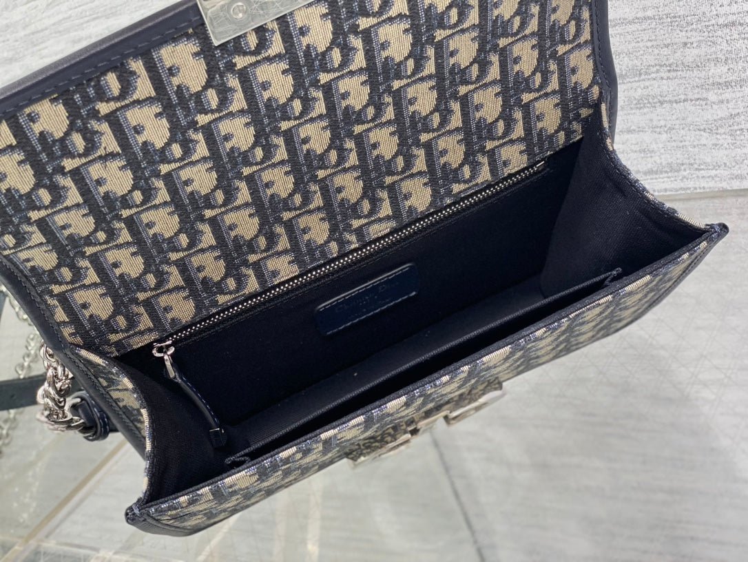 {Style No: M1UTK2FX} MONTAIGNE EAST-WEST 25 BAG WITH CHAIN IN NAVY BLUE LAMBSKIN AND MONOGRAM JACQUARD - Image 5