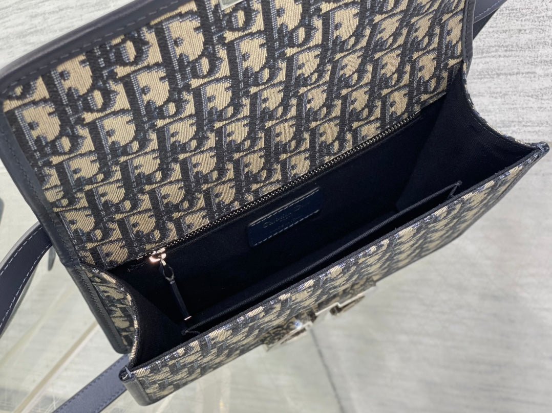 {Style No: Z1HON48D} MONTAIGNE EAST-WEST 24 BAG WITH CHAIN IN NAVY BLUE LAMBSKIN AND MONOGRAM JACQUARD - Image 9