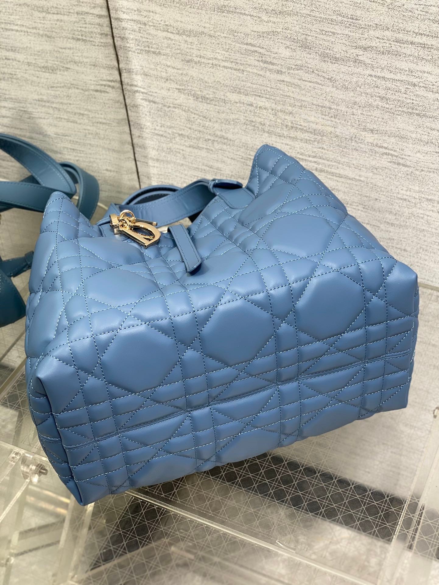 {Style No: HXT54JFJ} ALWAYS MEDIUM 28 BAG IN AZURE BLUE MACROCANNAGE CALFSKIN - Image 4