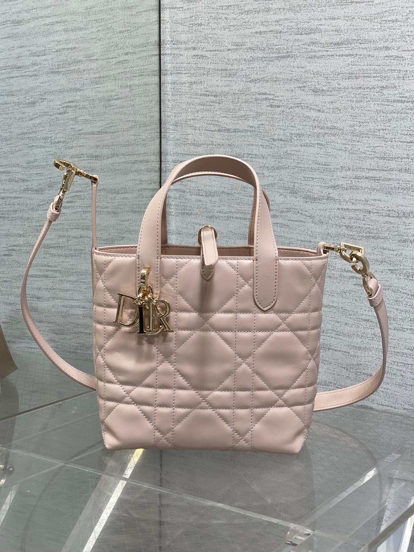 {Style No: IVV3DEFE} DIOR 25S ALWAYS MINI BAG 16 IN LIGHT PINK MACROCANNAGE CALFSKIN GOLD HARDWARE - Image 2