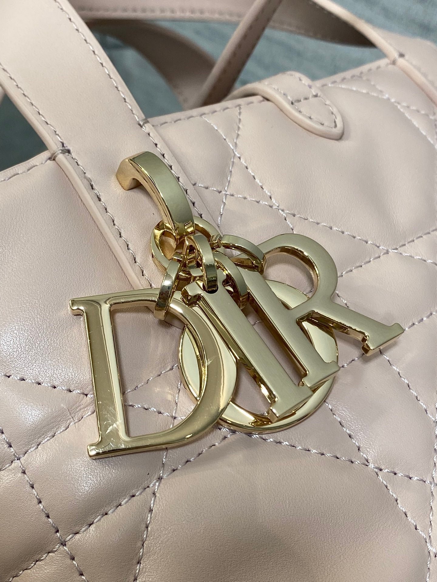 {Style No: IVV3DEFE} DIOR 25S ALWAYS MINI BAG 16 IN LIGHT PINK MACROCANNAGE CALFSKIN GOLD HARDWARE - Image 4