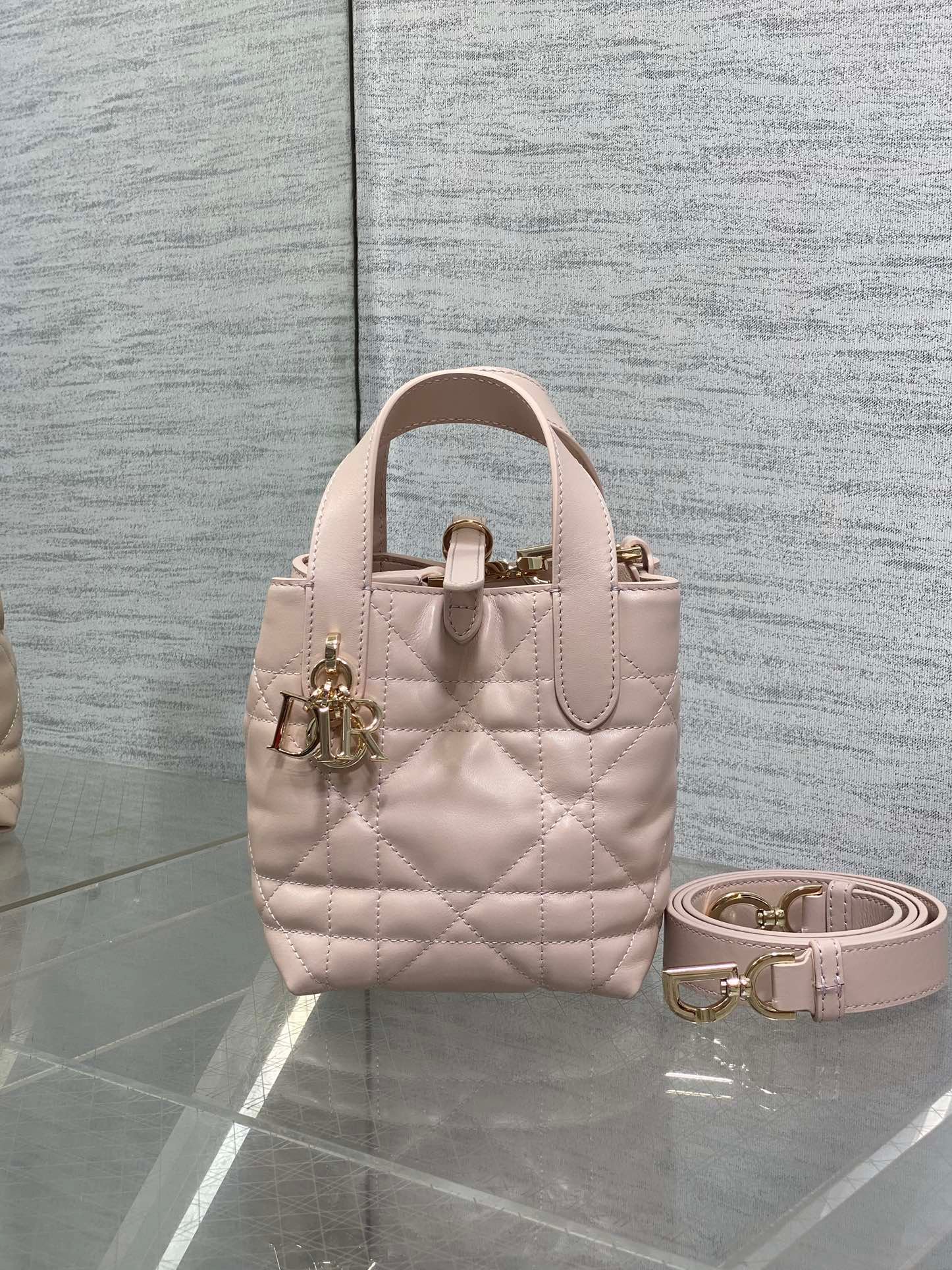 {Style No: DXGIX3QL} DIOR 25S ALWAYS MINI BAG 13 IN LIGHT PINK MACROCANNAGE CALFSKIN GOLD HARDWARE - Image 4