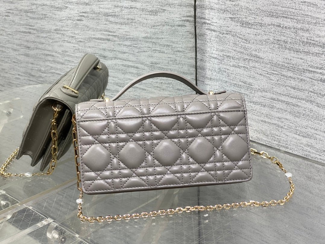 {Style No: ITRW1QWE} DIOR 25S DIOR TALK PHONE POUCH 21 IN DIRTY LILAC CANNAGE LAMBSKIN GOLD HARDWARE - Image 2