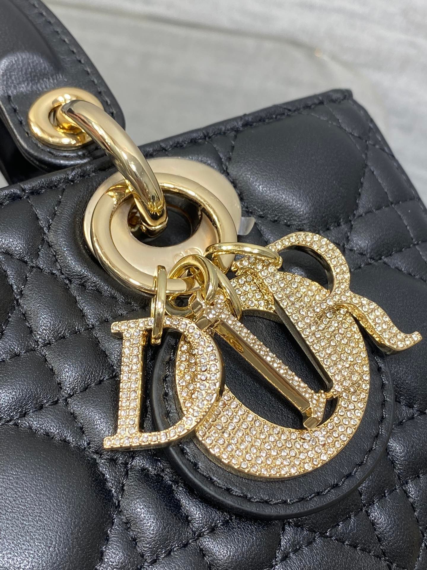 {Style No: D289M1HR} DIOR 25S SMALL LADY D‑JOY BAG 22 IN BLACK CALFSKIN GOLD HARDWARE - Image 4