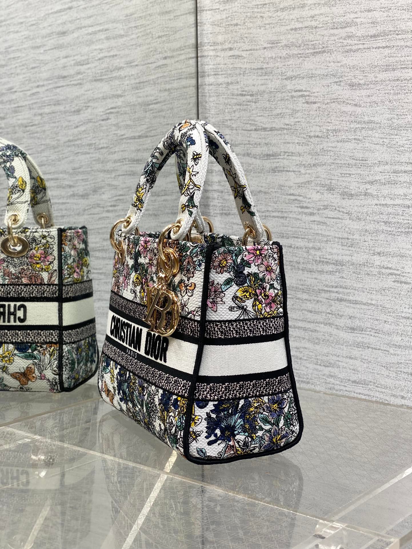 {Style No: 9X2ZMUE4} DIOR 25S SMALL LADY D-LITE BAG 24 IN MULTICOLOR DIOR FLOWERS CALENDAR ALLOVER EMBROIDERY - Image 6
