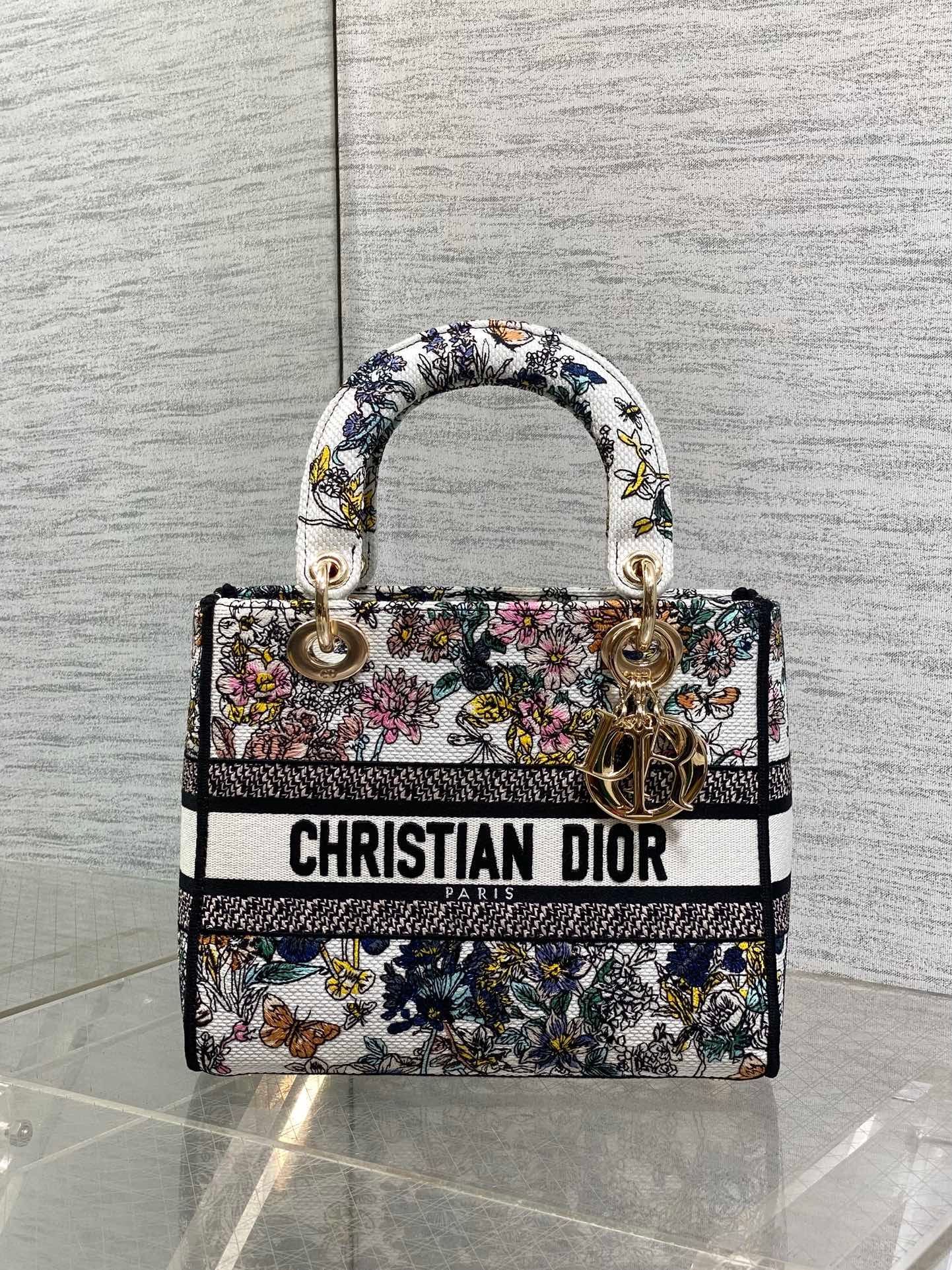 {Style No: 9X2ZMUE4} DIOR 25S SMALL LADY D-LITE BAG 24 IN MULTICOLOR DIOR FLOWERS CALENDAR ALLOVER EMBROIDERY - Image 5