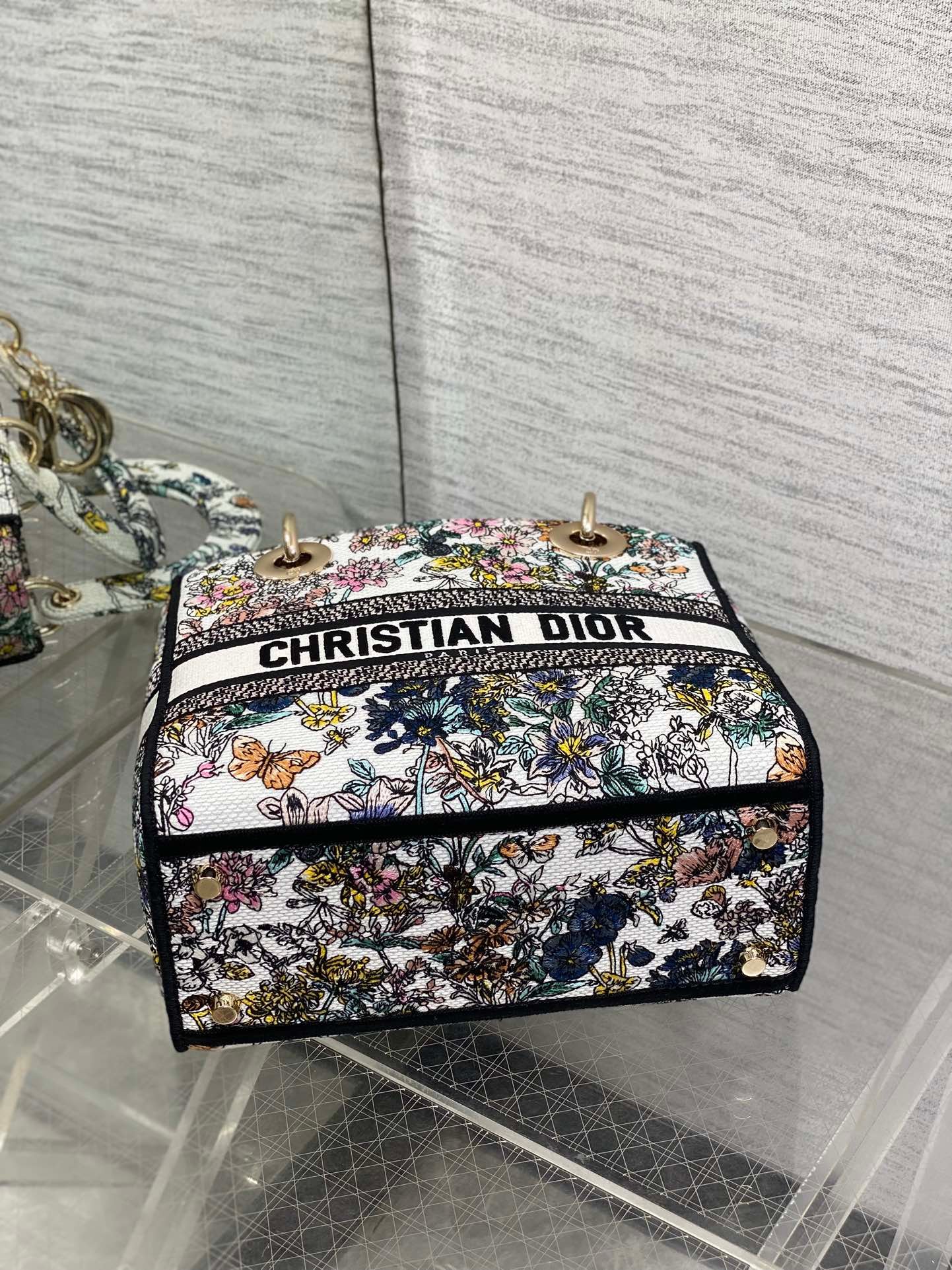 {Style No: 9X2ZMUE4} DIOR 25S SMALL LADY D-LITE BAG 24 IN MULTICOLOR DIOR FLOWERS CALENDAR ALLOVER EMBROIDERY - Image 8