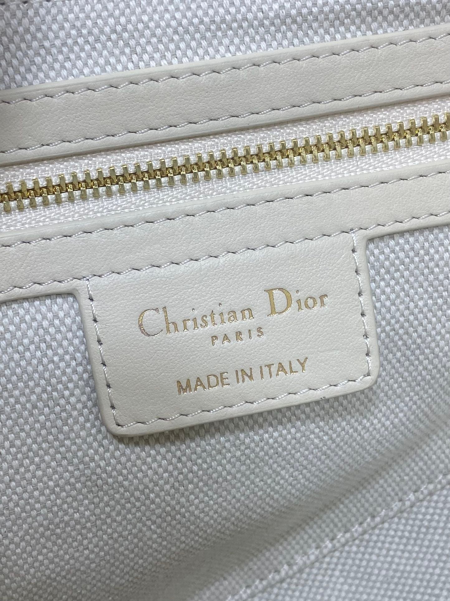 {Style No: G9IQXYKA} DIOR 25S SOFT SADDLE BAG 25 IN BLUE DIOR OBLIQUE CHAMBRAY AND IVORY SMOOTH CALFSKIN - Image 9