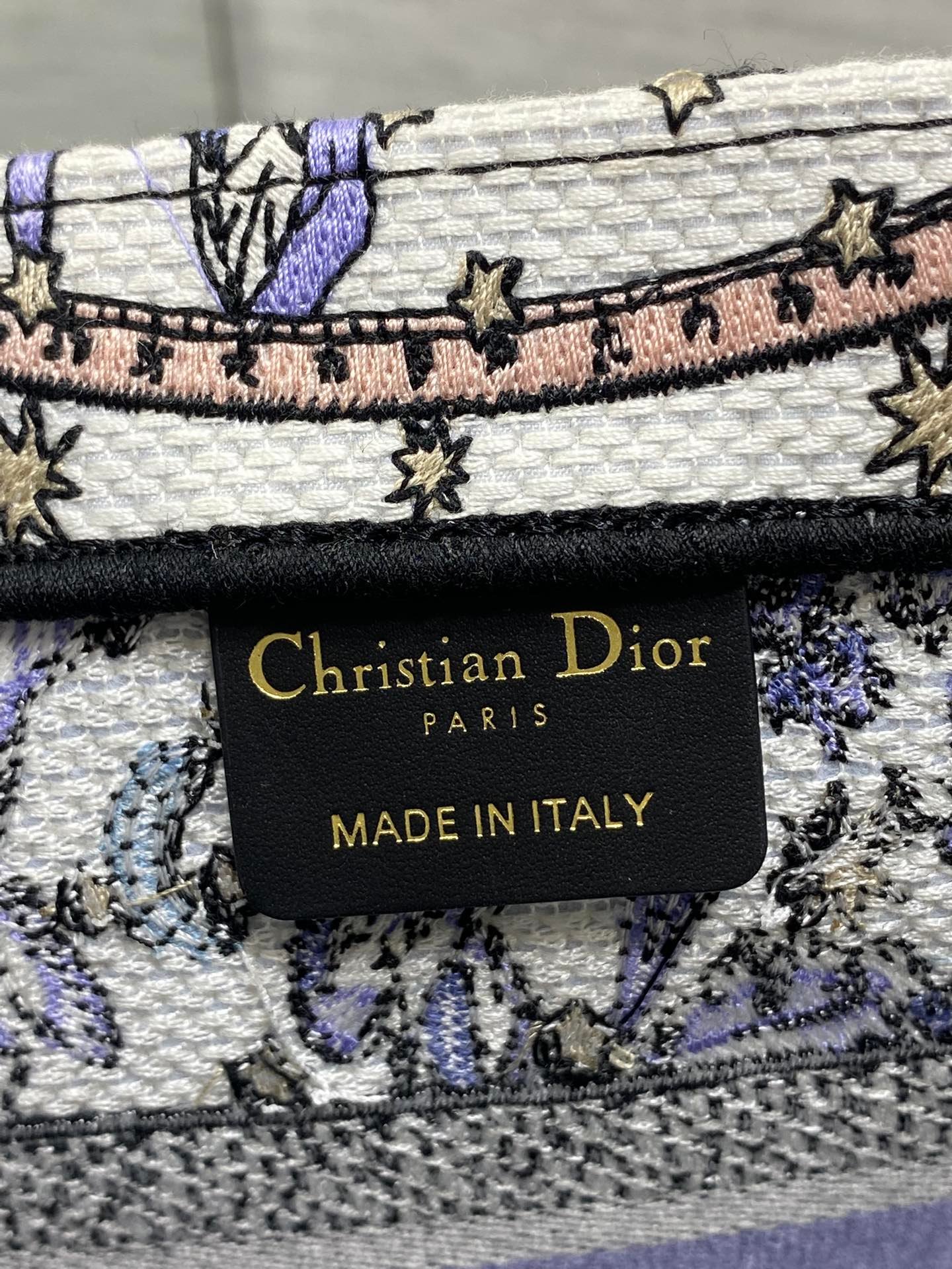 {Style No: WH5KIKRH} DIOR 25S SMALL BOOK TOTE 26 IN WHITE AND PURPLE DIOR NIGHT OF DREAMS EMBROIDERY - Image 8