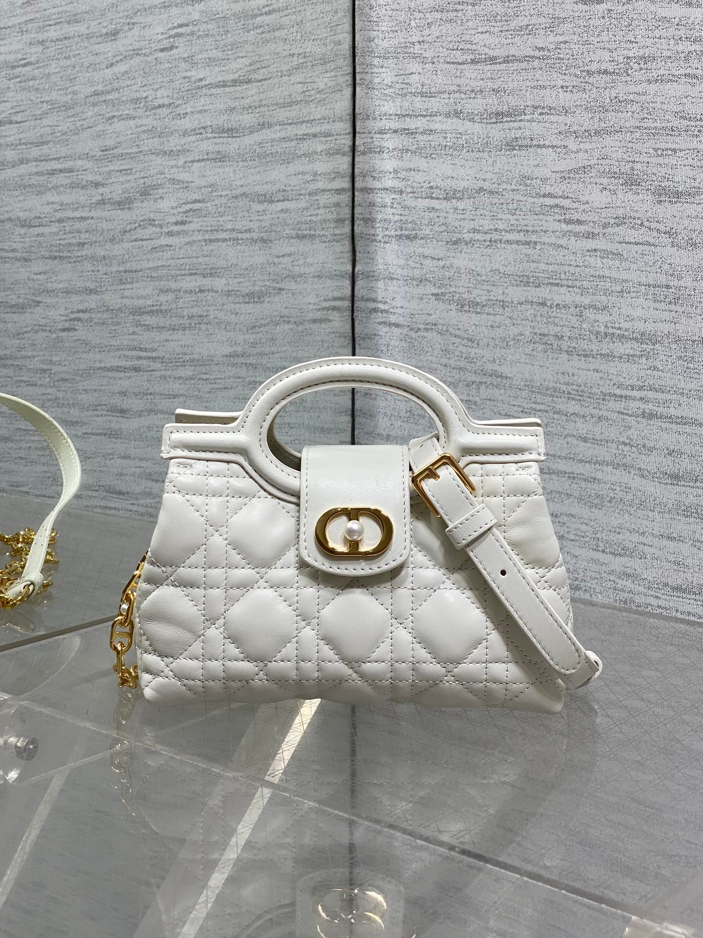{Style No: FY2SD716} DIOR 25S JOLIE TOP HANDLE MINI BAG 18 IN WHITE CALFSKIN GOLD HARDWARE - Image 2