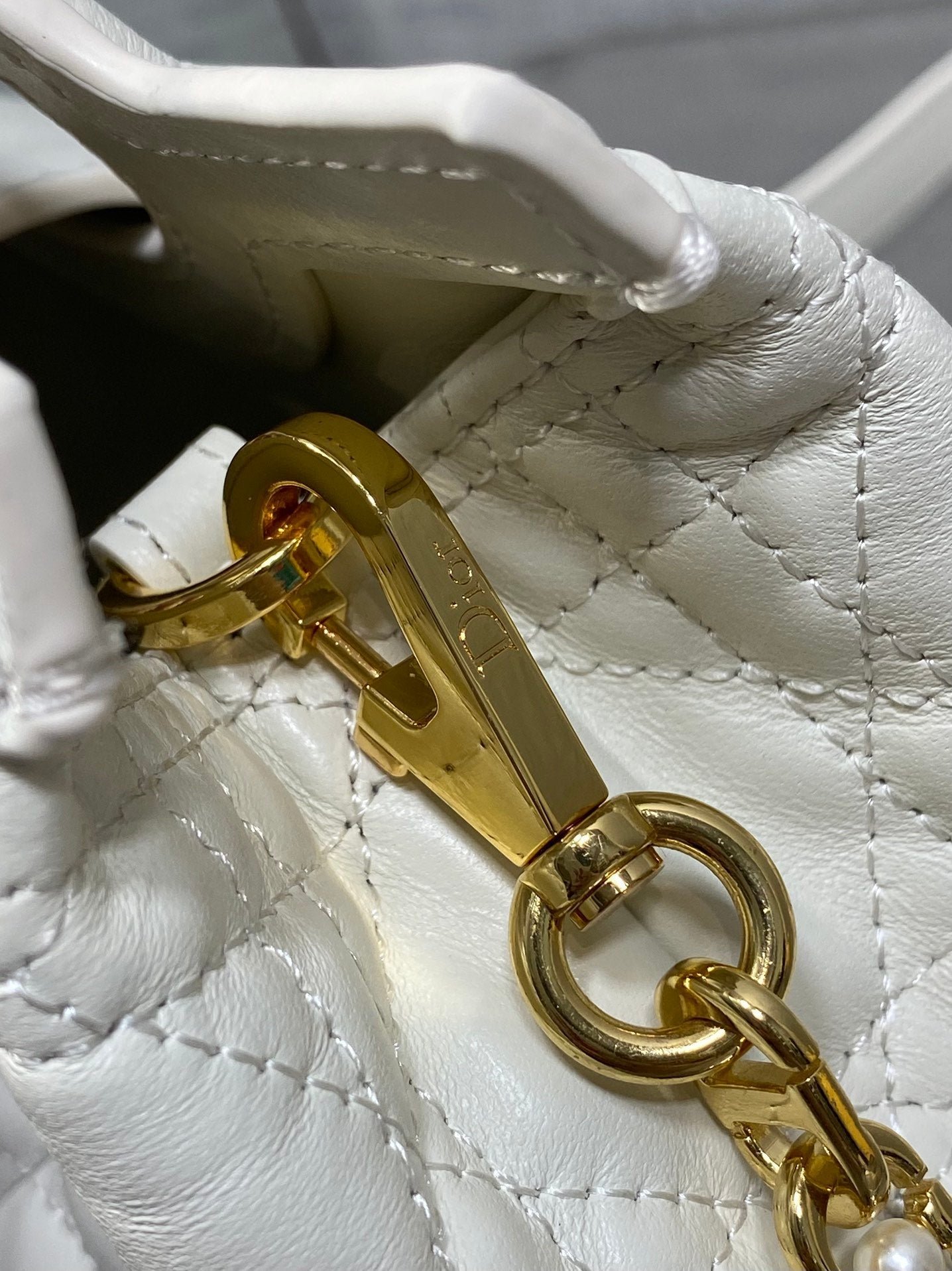 {Style No: FY2SD716} DIOR 25S JOLIE TOP HANDLE MINI BAG 18 IN WHITE CALFSKIN GOLD HARDWARE - Image 7