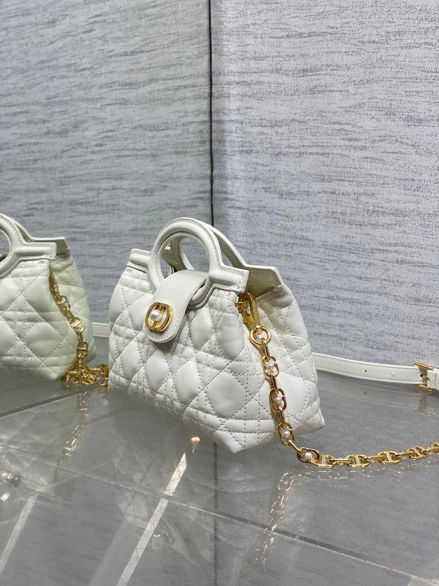 {Style No: FY2SD716} DIOR 25S JOLIE TOP HANDLE MINI BAG 18 IN WHITE CALFSKIN GOLD HARDWARE - Image 5