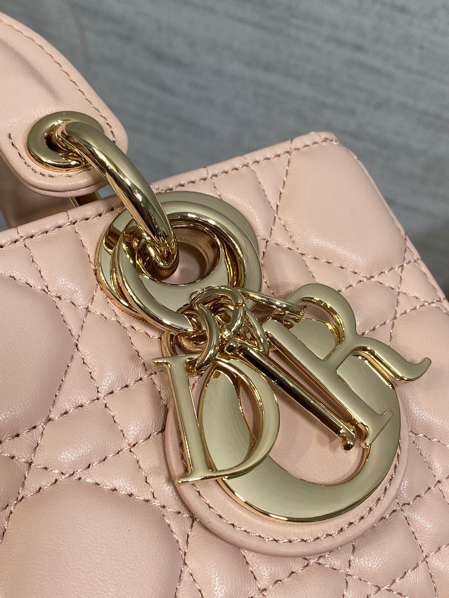 {Style No: GBPT41YK} DIOR 25S MICRO LADY D-JOY 19 IN BABY PINK CALFSKIN GOLD HARDWRE - Image 4
