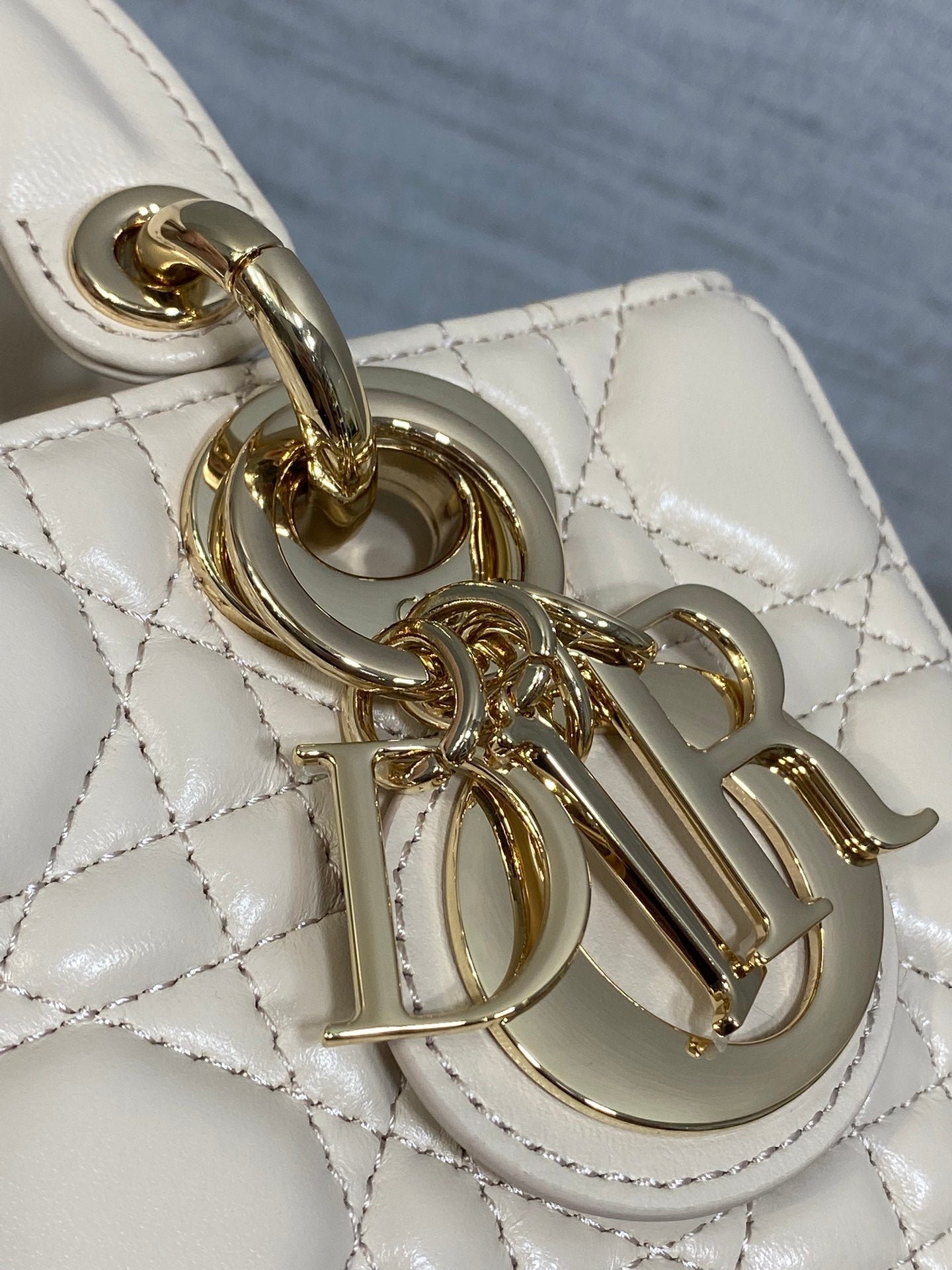 {Style No: HBD3Q6GZ} DIOR 25S MICRO LADY D-JOY 19 IN BEIGE CALFSKIN GOLD HARDWRE - Image 4