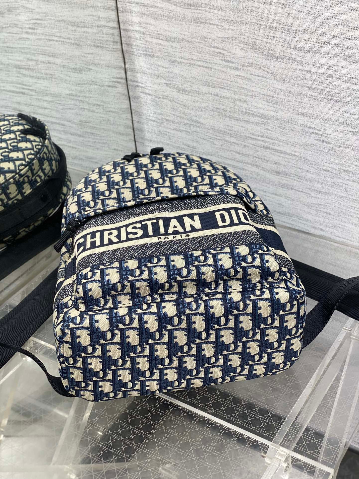 {Style No: TTAAGPVB} DIOR 25S TRAVEL BACKPACK 31 IN BLUE CANVAS OBLIQUE JACQUARD - Image 7