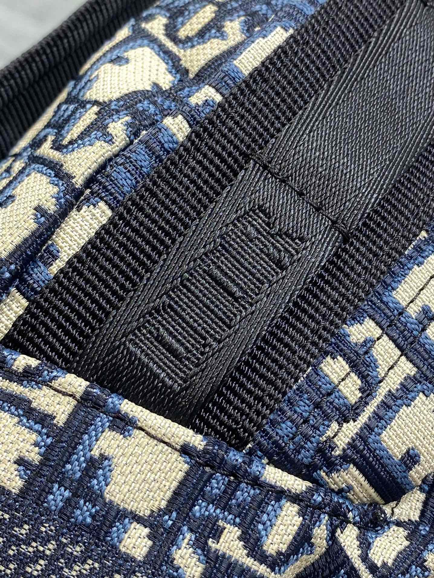 {Style No: TTAAGPVB} DIOR 25S TRAVEL BACKPACK 31 IN BLUE CANVAS OBLIQUE JACQUARD - Image 8