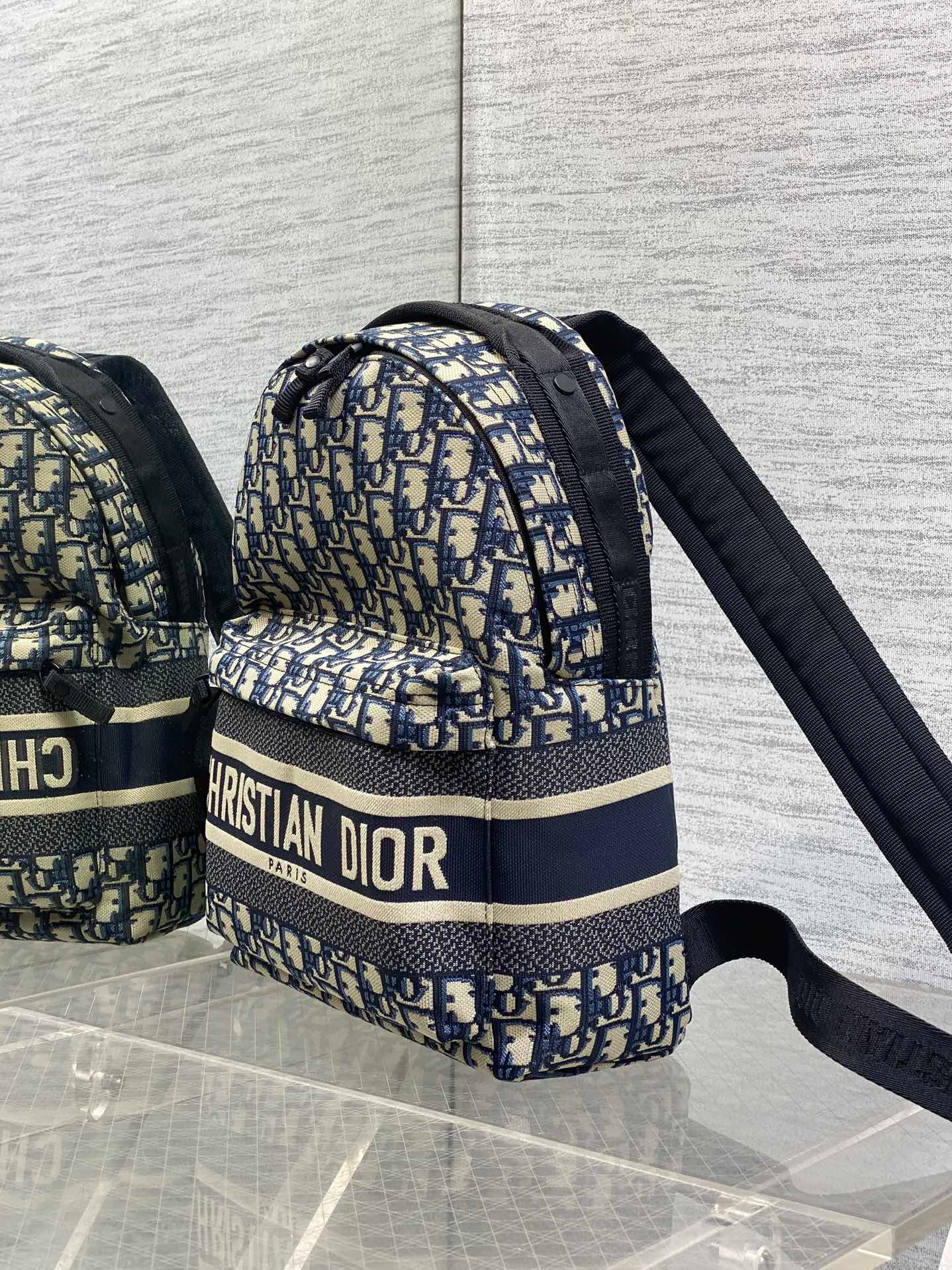 {Style No: TTAAGPVB} DIOR 25S TRAVEL BACKPACK 31 IN BLUE CANVAS OBLIQUE JACQUARD - Image 4