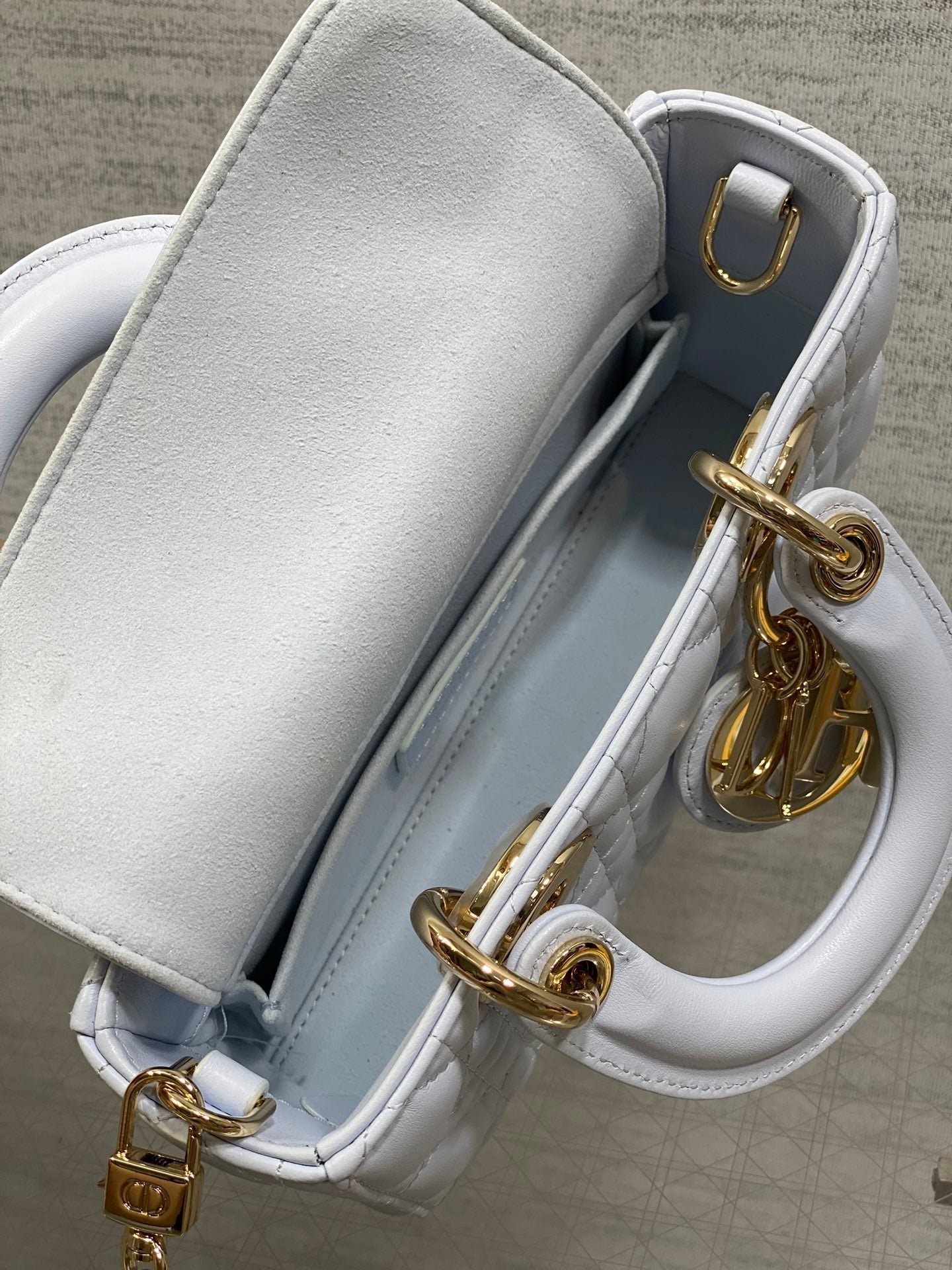 {Style No: CRXQYPJL} DIOR 25S SMALL LADY D‑JOY BAG 19 IN LIGHT BLUE CANNAGE CALFSKIN GOLD HARDWRE - Image 5
