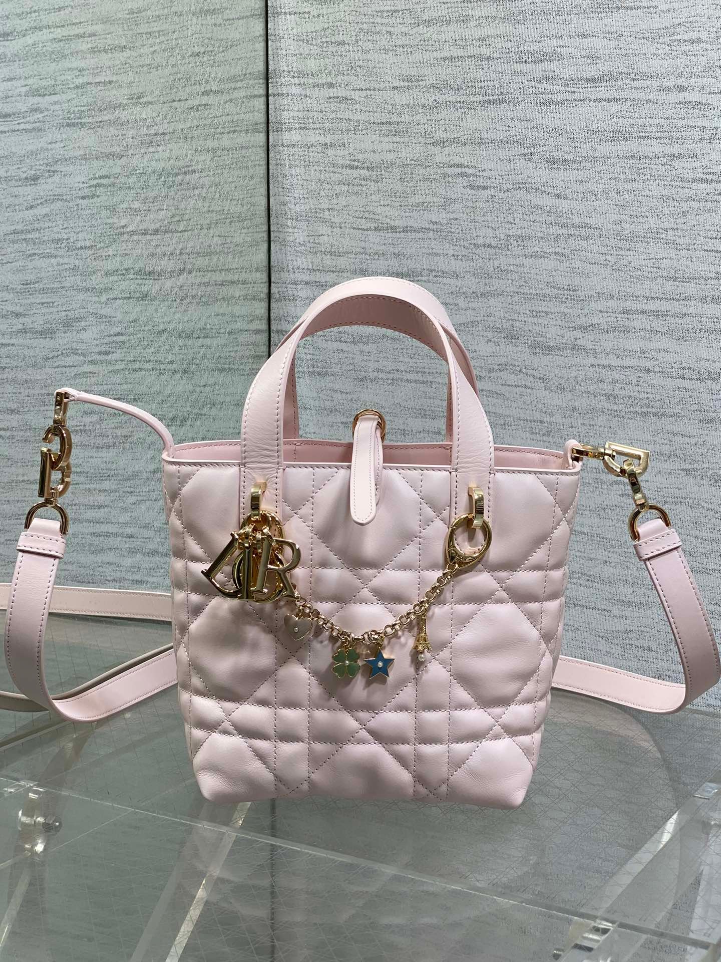 {Style No: RYJ4HKVA} DIOR 25S TOUJOURS VERTICAL TOTE BAG 18 IN LIGHT PINK CALFSKIN WITH CHARM BRACELET STRAP - Image 2
