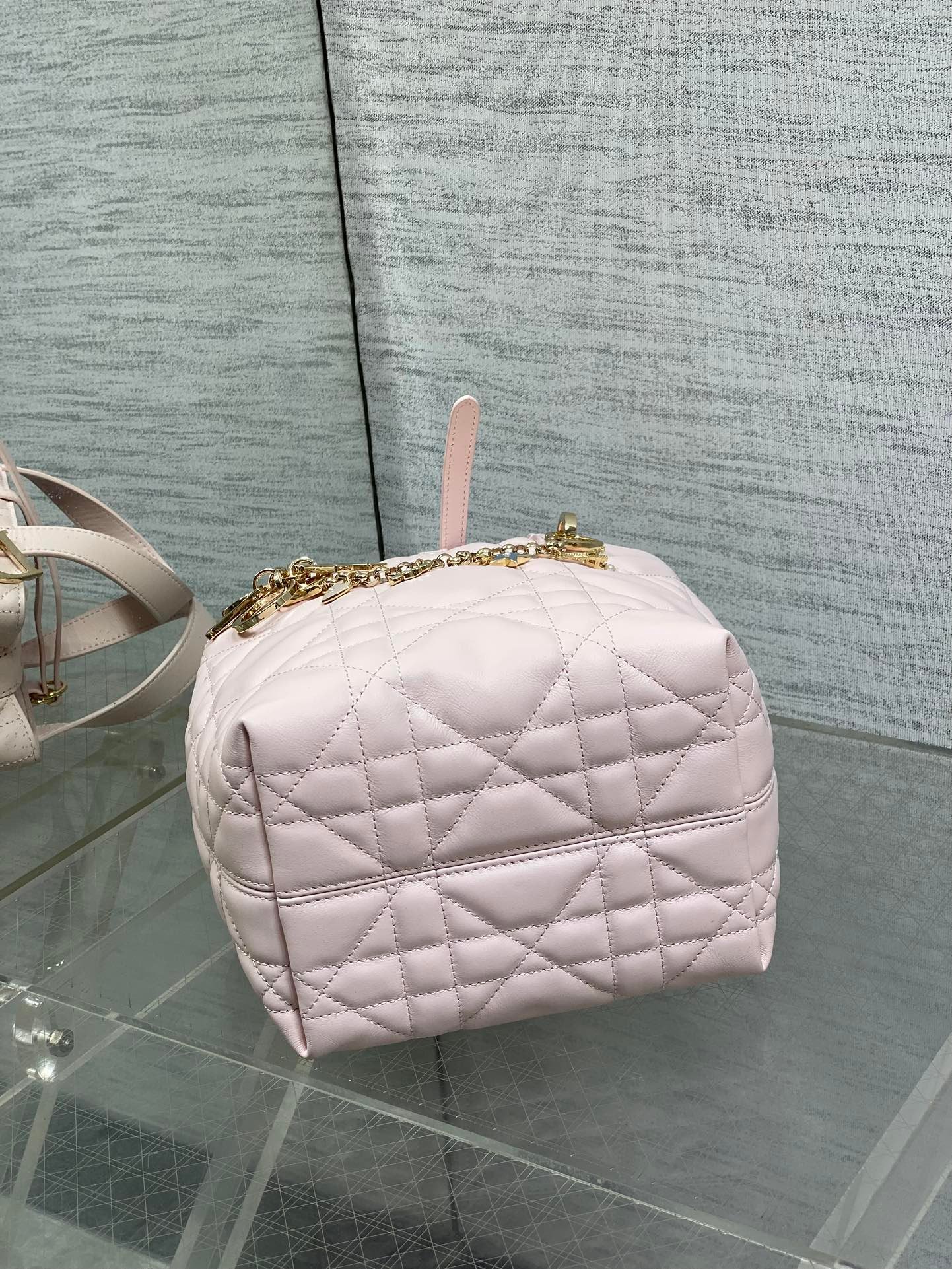 {Style No: RYJ4HKVA} DIOR 25S TOUJOURS VERTICAL TOTE BAG 18 IN LIGHT PINK CALFSKIN WITH CHARM BRACELET STRAP - Image 8