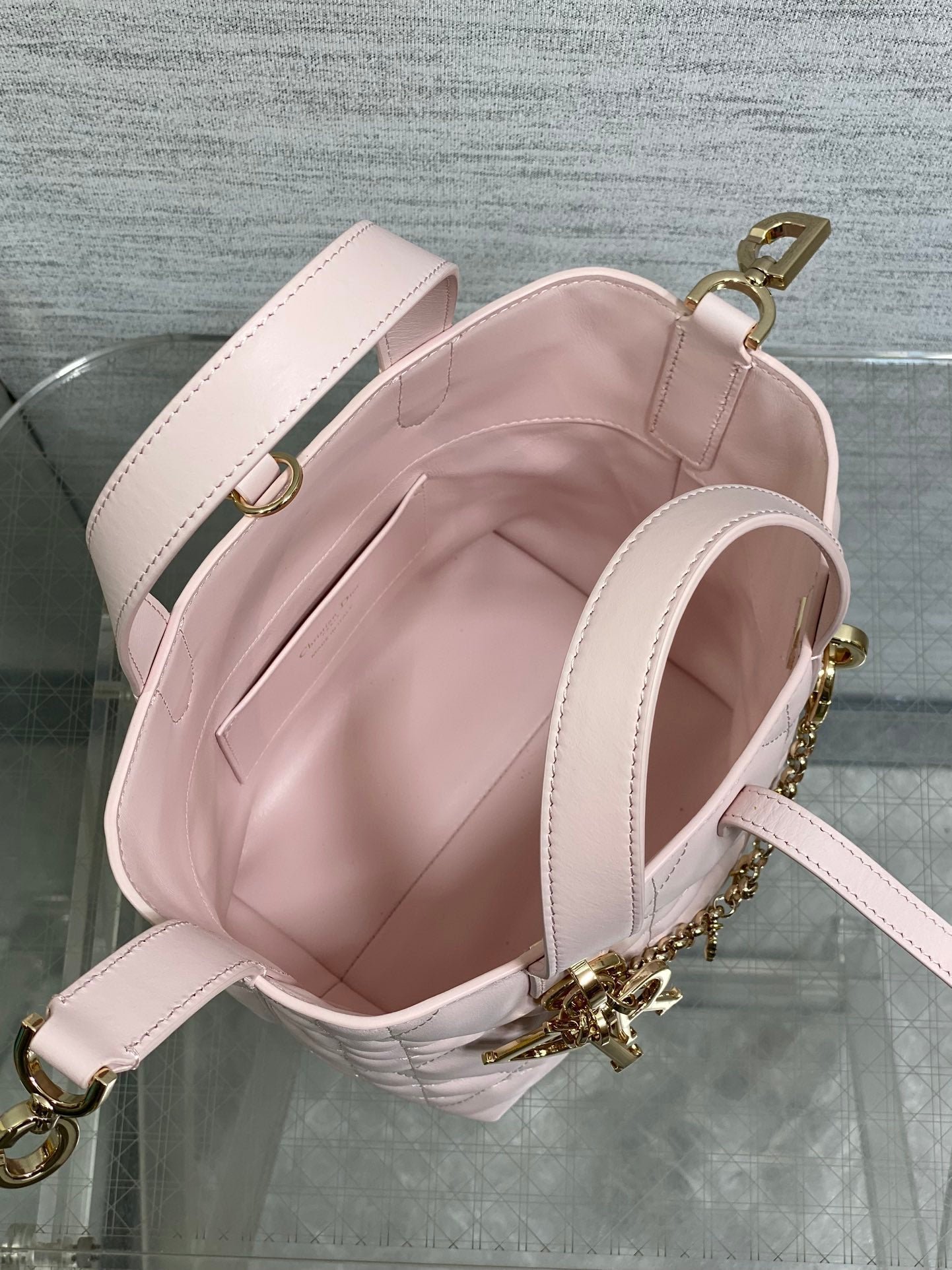 {Style No: RYJ4HKVA} DIOR 25S TOUJOURS VERTICAL TOTE BAG 18 IN LIGHT PINK CALFSKIN WITH CHARM BRACELET STRAP - Image 6