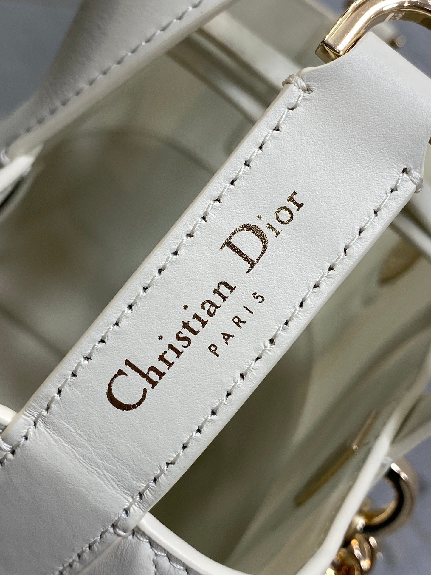 {Style No: YB3MM5CQ} DIOR 25S TOUJOURS VERTICAL TOTE BAG 18 IN IVORY CALFSKIN WITH CHARM BRACELET STRAP - Image 8