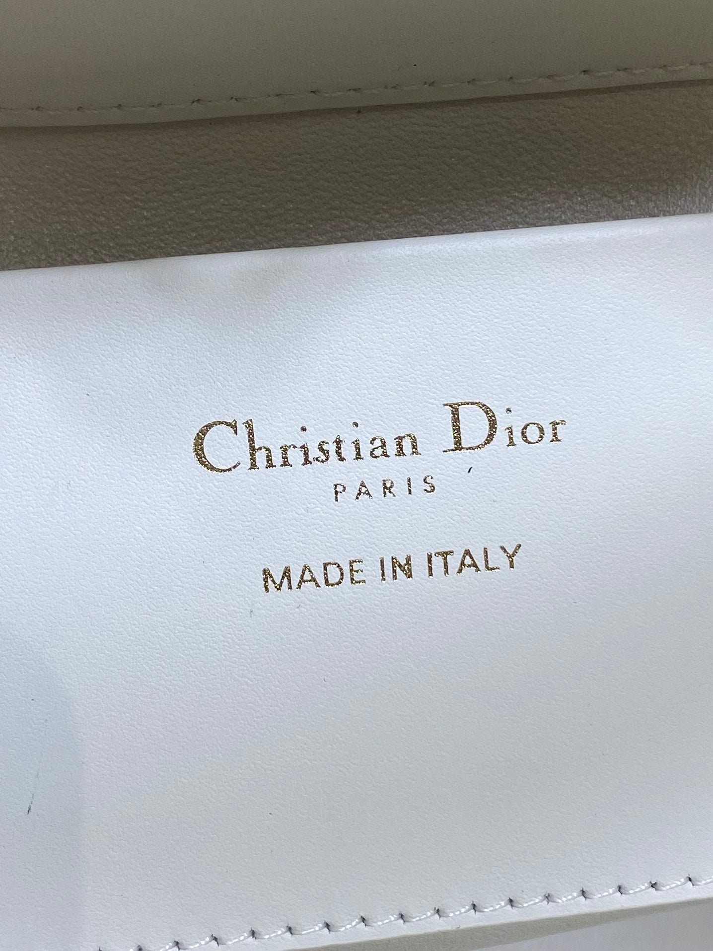 {Style No: YB3MM5CQ} DIOR 25S TOUJOURS VERTICAL TOTE BAG 18 IN IVORY CALFSKIN WITH CHARM BRACELET STRAP - Image 9