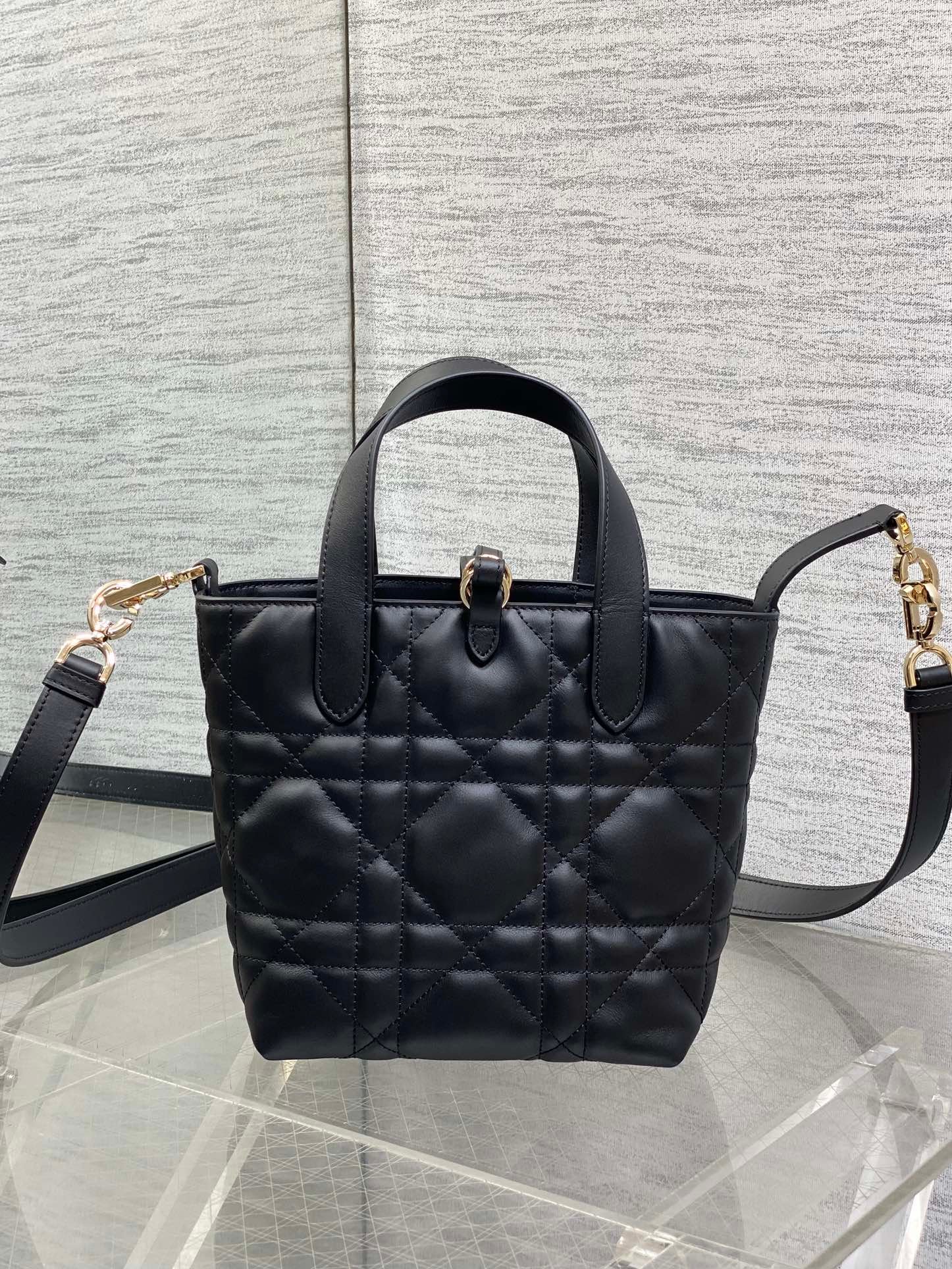 {Style No: PTHJYCZX} DIOR 25S TOUJOURS VERTICAL TOTE BAG 18 IN BLACK CALFSKIN WITH CHARM BRACELET STRAP - Image 3