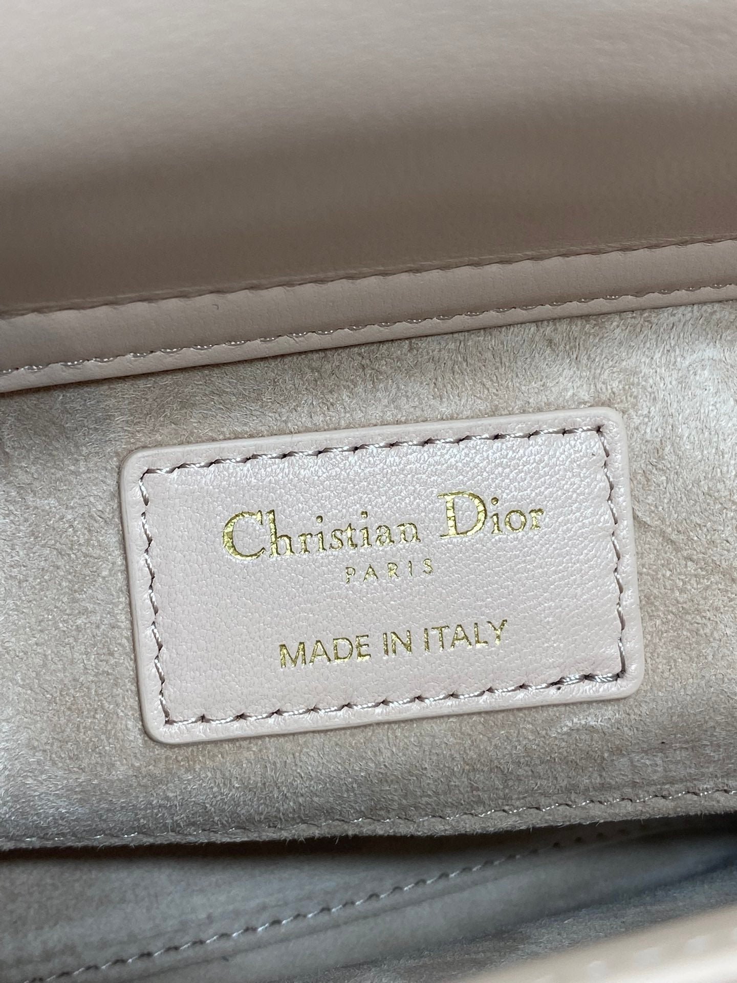{Style No: BM4PHCWI} DIOR 25S SMALL LADY D‑JOY BAG 22 IN BABY PINK CALFSKIN GOLD HARDWARE - Image 9