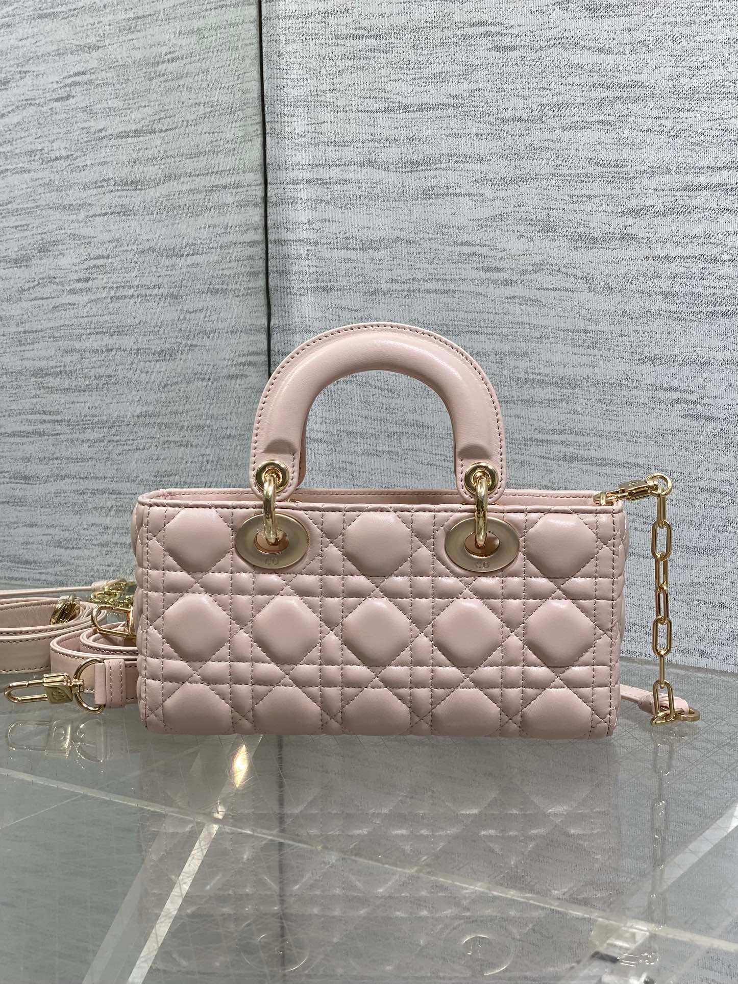 {Style No: BM4PHCWI} DIOR 25S SMALL LADY D‑JOY BAG 22 IN BABY PINK CALFSKIN GOLD HARDWARE - Image 2