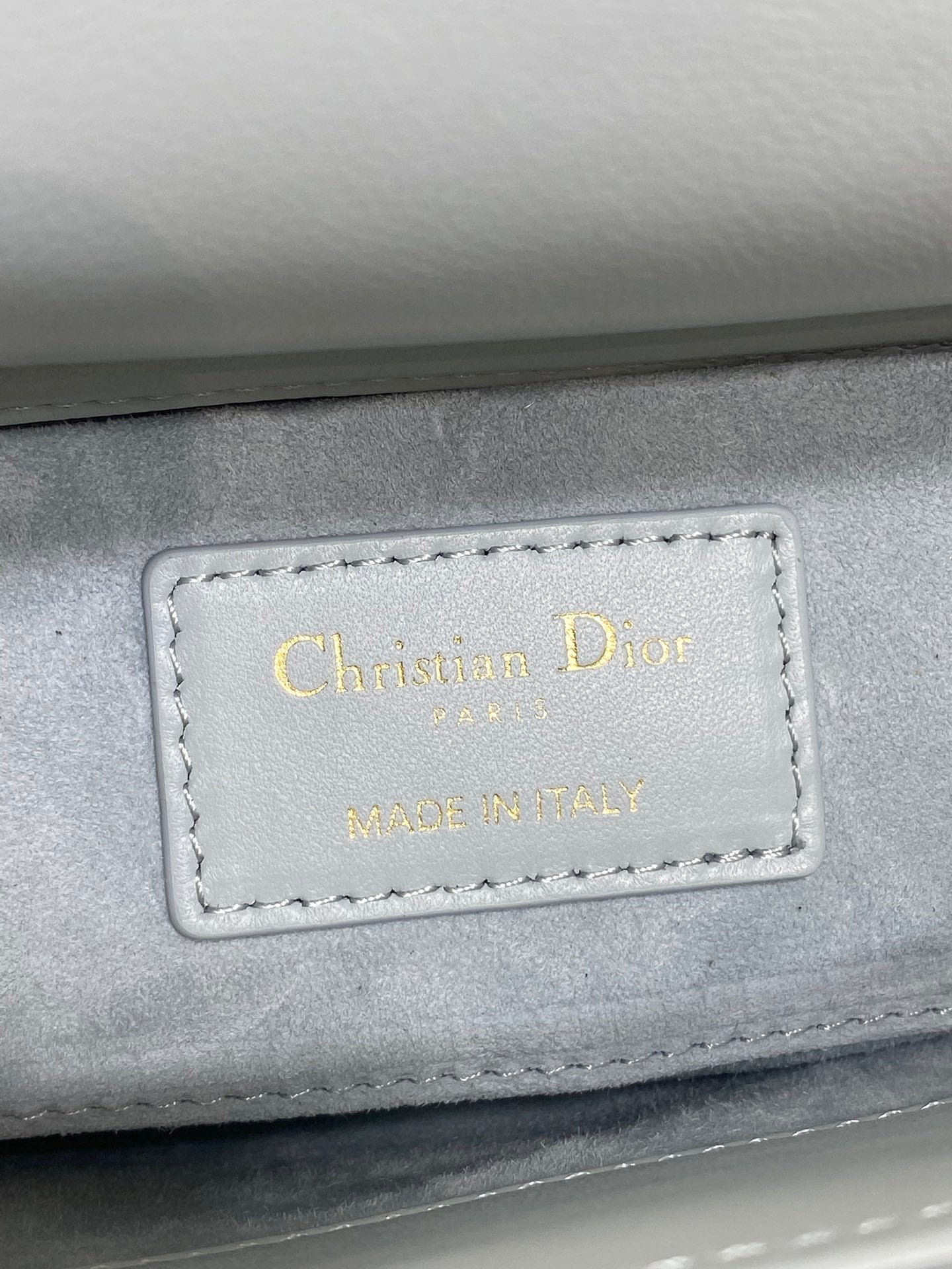 {Style No: 2F1A5TZL} DIOR 25S SMALL LADY D‑JOY BAG 22 IN SHIRT BLUE CALFSKIN GOLD HARDWRE - Image 9