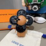 {Style No: SGC4MU5O} LV KEYCHAIN IN BLACK CALFSKIN AND WOOD