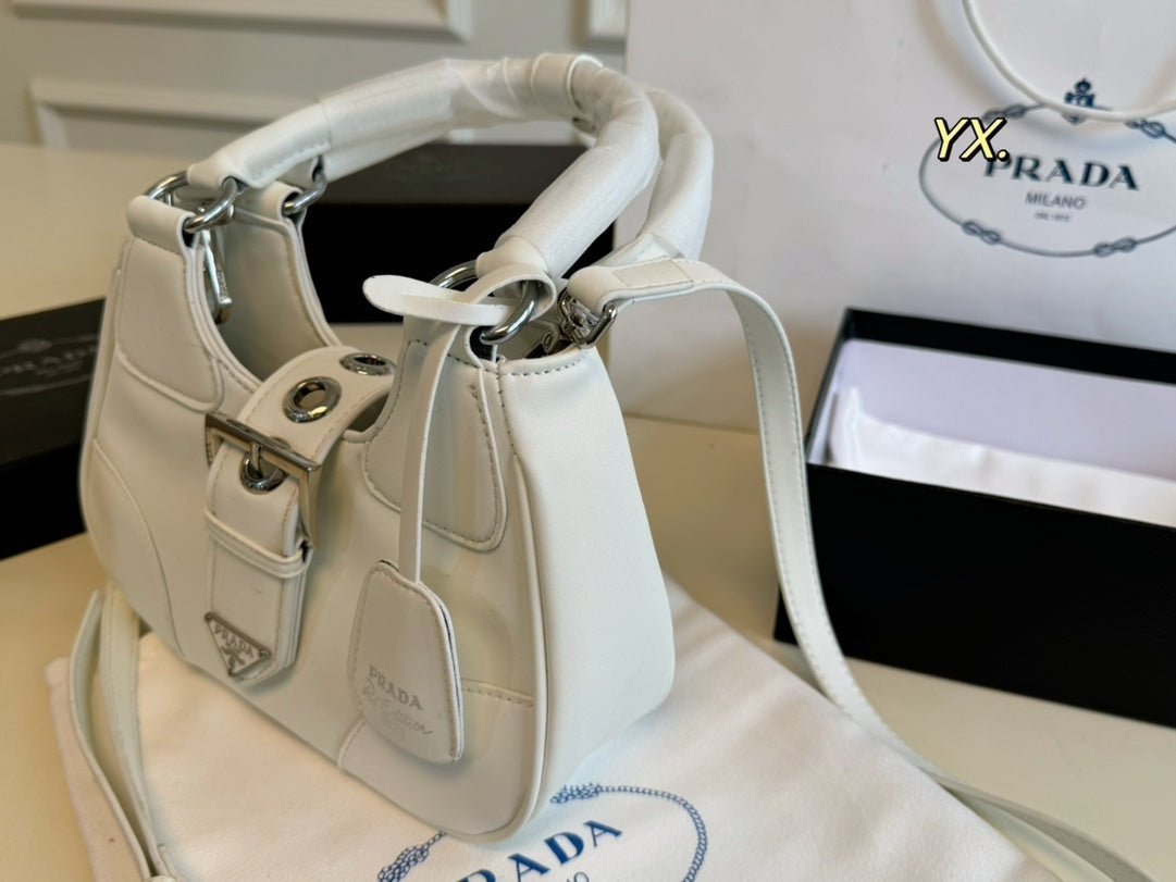 {Style No: HMSUK1ET} PRA 23 MOON PADDED BAG WHITE CALFSKIN WITH STRAP - Image 4
