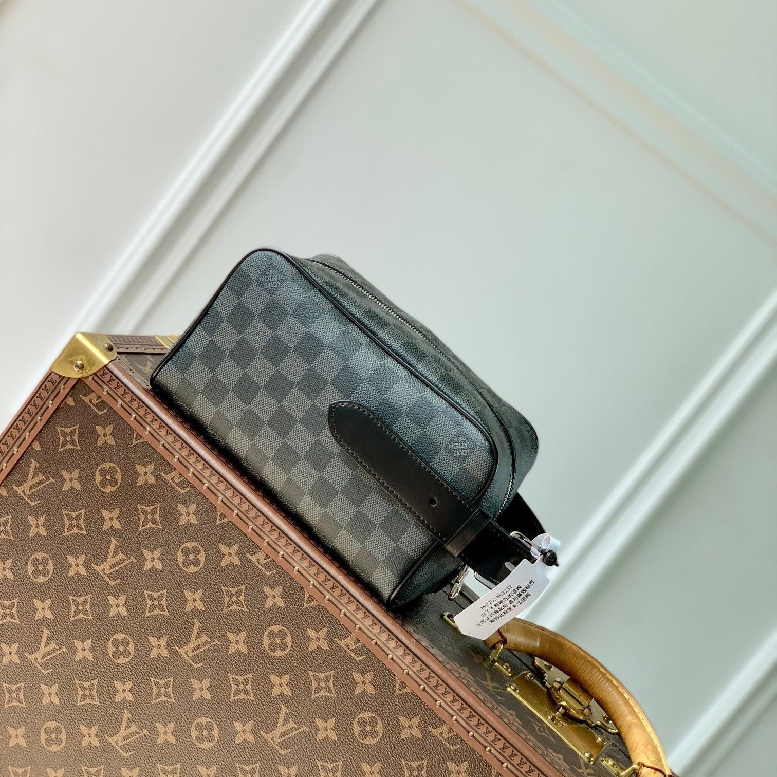 {Style No: CI3WB1JI} LOCKER DOPP KIT 23 IN GREY BLACK DAMIER GRAPHITE CANVAS