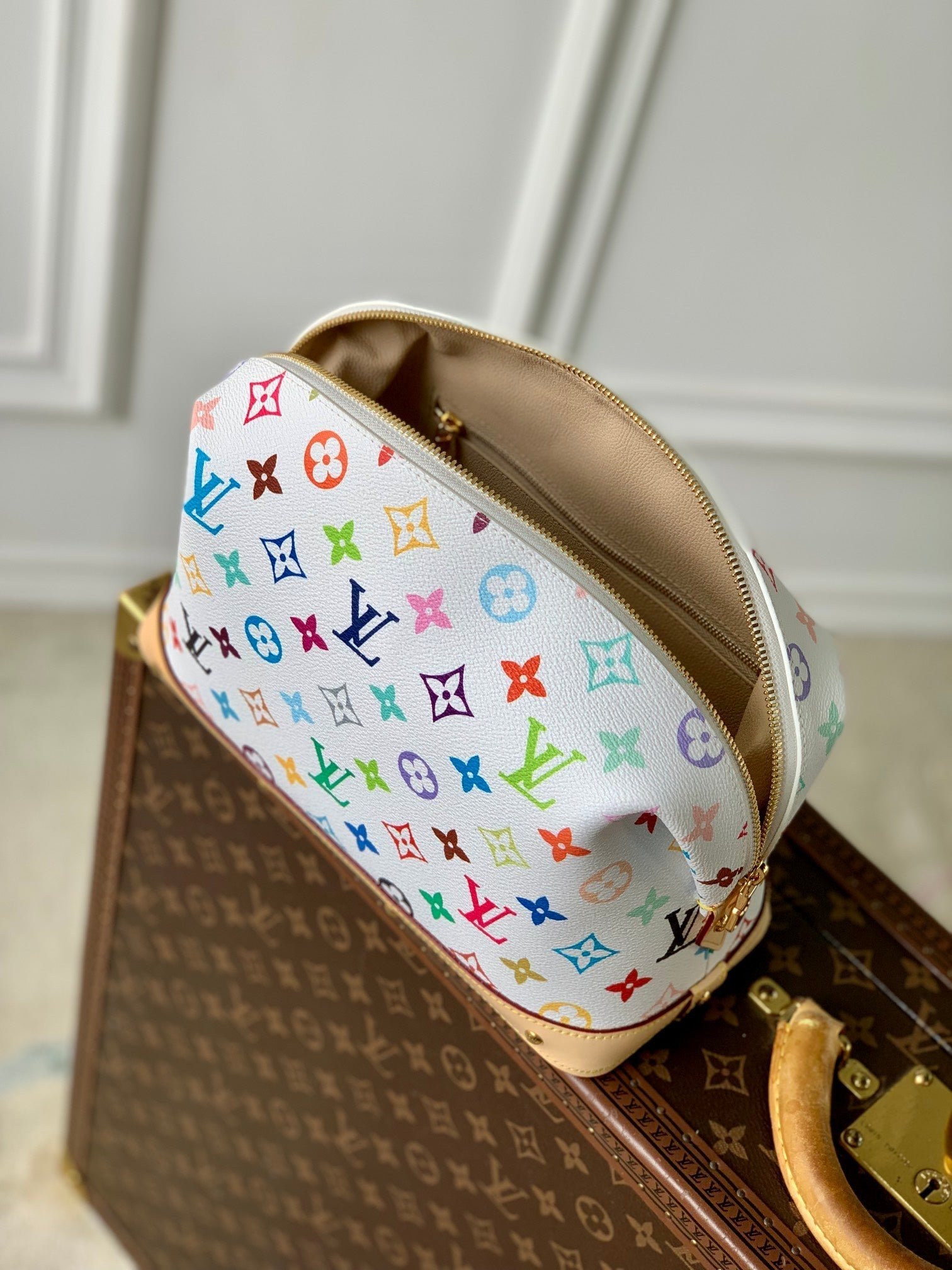 {Style No: B96XQKEZ} COSMETIC POUCH GM 27 IN MULTICOLOR MONOGRAM CANVAS - Image 8