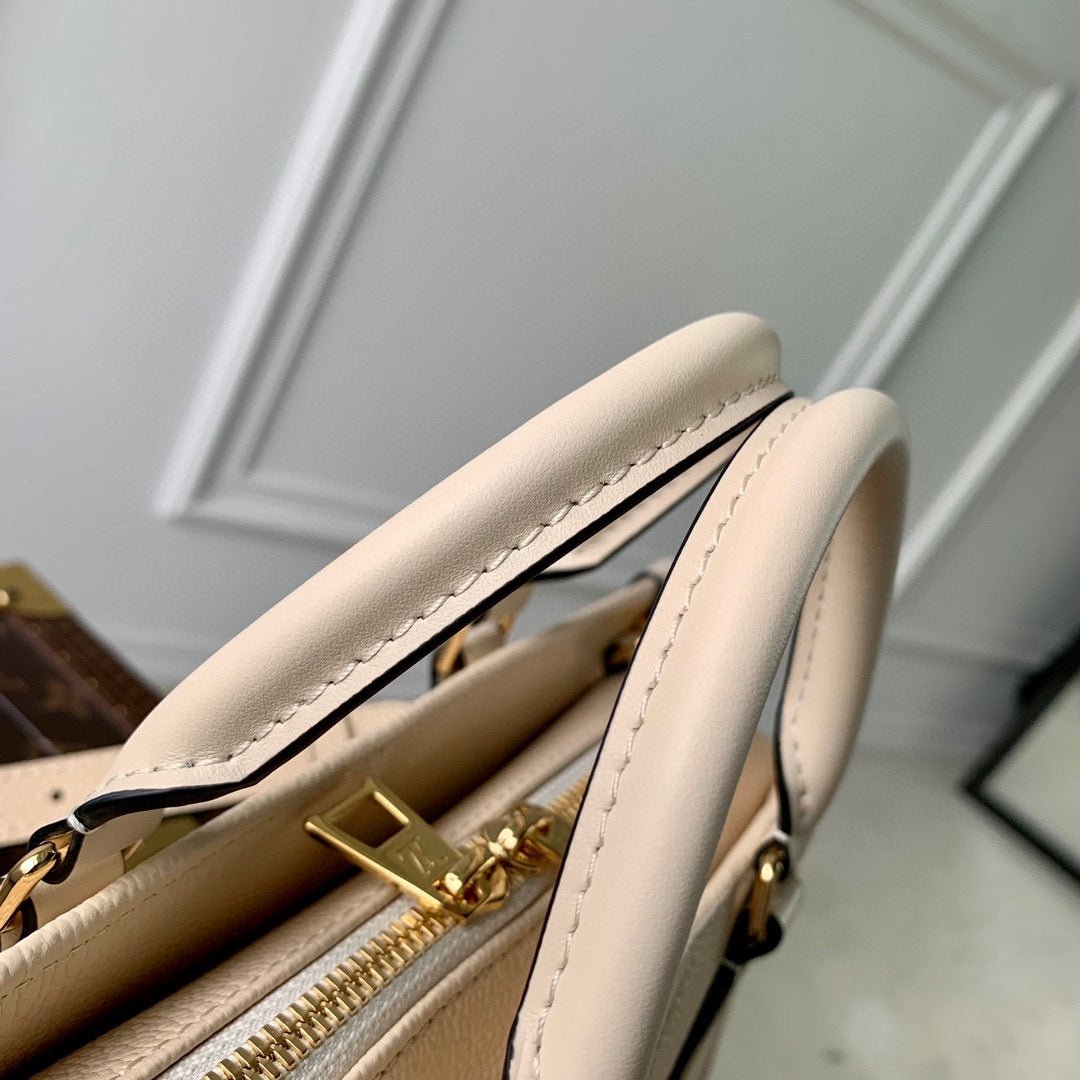 {Style No: VZ54FJWI} ONTHEGO EAST WEST BAG 25 IN BEIGE MONOGRAM EMBOSSED COWHIDE - Image 4