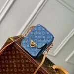 {Style No: 15VYOZRZ} FAIRFAX POCHETTE 18 IN BLUE MONOGRAM DENIM GOLD HARDWARE