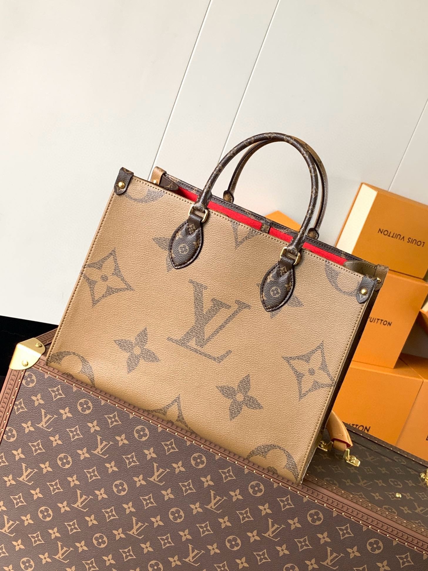 {Style No: XHS9BIKO} ONTHEGO MM 35CM MONOGRAM GIANT CANVAS - Image 2